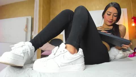 Snapshot of little_jenni chatting on 10.30.25 online show from 10.30.25