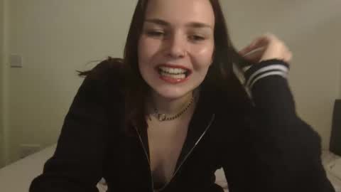 Snapshot of little_kinky_gal chatting on 10.20.25 little_kinky_gal online show from 10.20.25