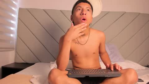 little_kris1 online show from 10.20.25