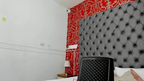 Snapshot of little_lilith_apple chatting on 12.21.24 little_lilith_apple online show from 12.21.24