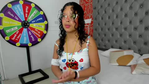 Snapshot of little_lilith_apple chatting on 01.22.25 little_lilith_apple online show from 01.22.25