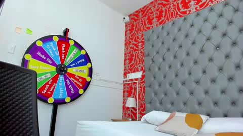 Snapshot of little_lilith_apple chatting on 02.18.25 little_lilith_apple online show from 02.18.25