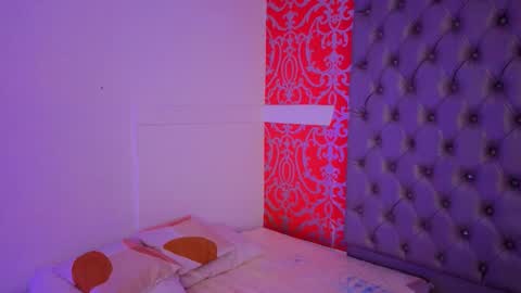 Snapshot of little_lilith_apple chatting on 09.29.25 little_lilith_apple online show from 09.29.25