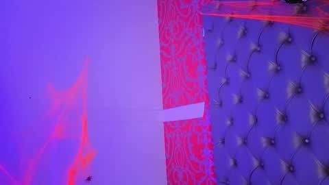 Snapshot of little_lilith_apple chatting on 10.30.25 little_lilith_apple online show from 10.30.25