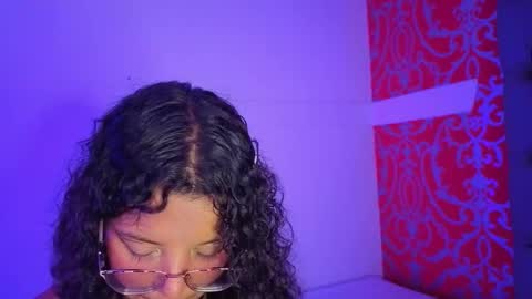 Snapshot of little_lilith_apple chatting on 11.04.25 little_lilith_apple online show from 11.04.25