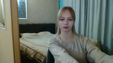 Snapshot of little_mariaa chatting on 10.12.25 Maria online show from 10.12.25