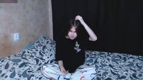 Snapshot of little_owlx chatting on 10.05.25 Alice.. online show from 10.05.25