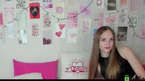 Snapshot of little_radiant_sun chatting on 10.14.25 Kriss online show from 10.14.25