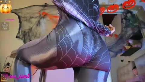 Snapshot of little_red_18 chatting on 10.29.25 Eva online show from 10.29.25