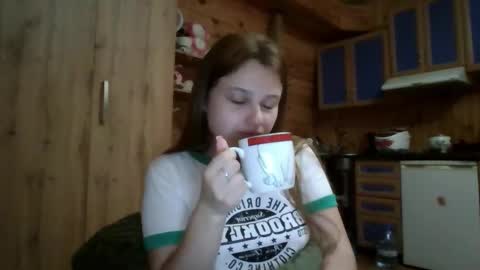 Snapshot of little_shygirl_ chatting on 09.19.25 little_shygirl_ online show from 09.19.25