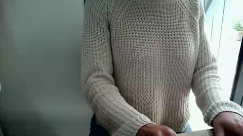Snapshot of littleaura chatting on 04.22.26 LittleAura online show from 04.22.26