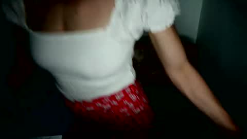Snapshot of littleaura chatting on 04.26.26 LittleAura online show from 04.26.26