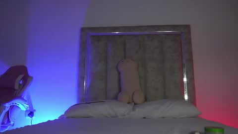 littlee_emma_ online show from 06.26.26