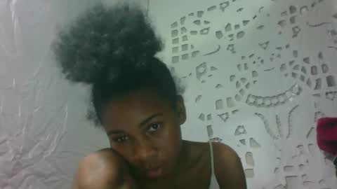 Snapshot of littlehotpanda chatting on 10.02.25 edra online show from 10.02.25