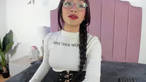 Snapshot of littlejade_dh chatting on 06.11.26 littlejade_dh online show from 06.11.26