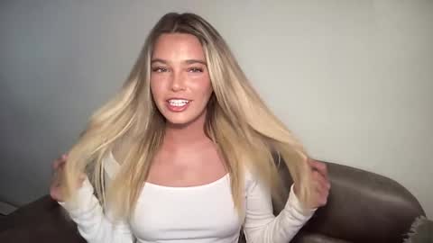 Snapshot of littlemaryjane19 chatting on 12.19.24 Marciabrady online show from 12.19.24