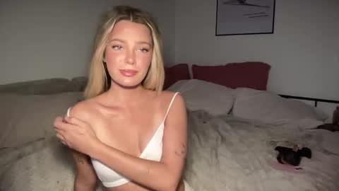 Snapshot of littlemaryjane19 chatting on 12.25.24 Marciabrady online show from 12.25.24