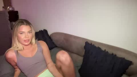 Snapshot of littlemaryjane19 chatting on 01.05.25 Marciabrady online show from 01.05.25