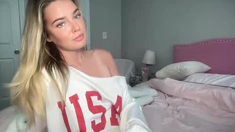 Snapshot of littlemaryjane19 chatting on 01.16.25 Marciabrady online show from 01.16.25