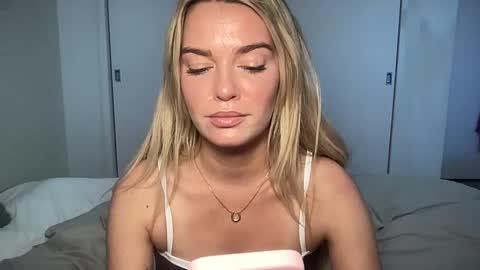 Snapshot of littlemaryjane19 chatting on 02.11.25 Marciabrady online show from 02.11.25