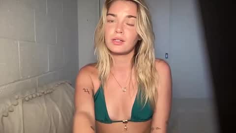 Snapshot of littlemaryjane19 chatting on 02.18.25 Marciabrady online show from 02.18.25