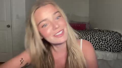 Snapshot of littlemaryjane19 chatting on 09.17.25 Marciabrady online show from 09.17.25