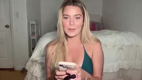 Snapshot of littlemaryjane19 chatting on 09.18.25 Marciabrady online show from 09.18.25