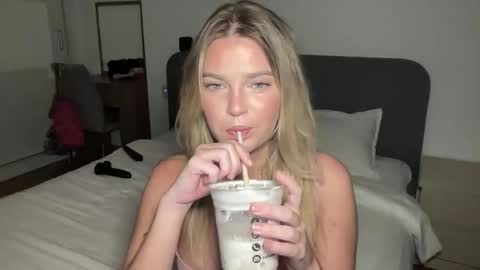 Snapshot of littlemaryjane19 chatting on 11.06.25 Marciabrady online show from 11.06.25