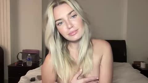 Snapshot of littlemaryjane19 chatting on 11.11.25 Marciabrady online show from 11.11.25