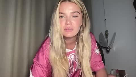 Snapshot of littlemaryjane19 chatting on 12.14.25 Marciabrady online show from 12.14.25