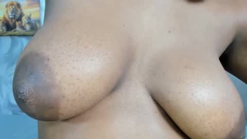 Snapshot of littlemissdirty1 chatting on 10.05.25 senga online show from 10.05.25