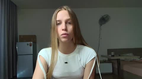Little Molly online show from 09.12.25