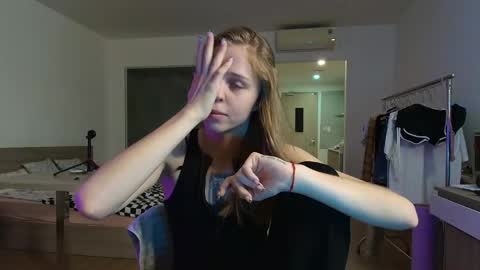 Little Molly online show from 09.29.25