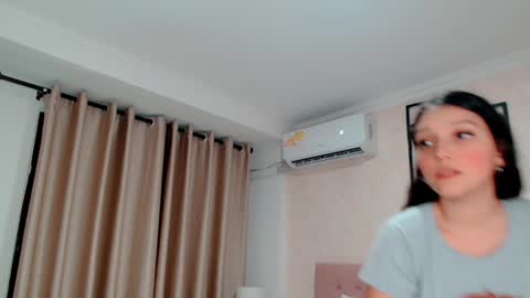 Sarahs Room online show from 01.04.25