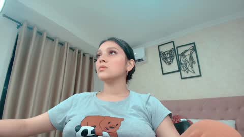 Sarahs Room online show from 02.05.25