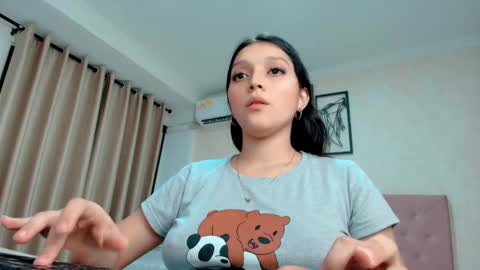 Sarahs Room online show from 02.25.25