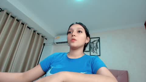 Sarahs Room online show from 03.05.25