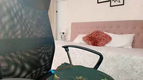 Sarahs Room online show from 09.23.25