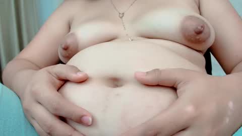 Snapshot of littlemolly_pregnant chatting on 10.24.25 Sarahs Room online show from 10.24.25