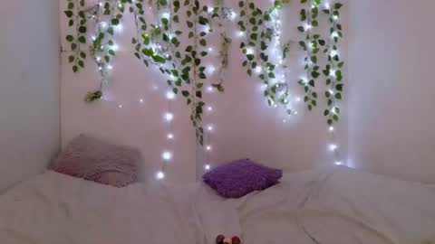 Snapshot of littlemoonx chatting on 06.14.26 Moon online show from 06.14.26