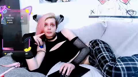 Snapshot of littlepinkcat chatting on 10.10.25 Felix online show from 10.10.25