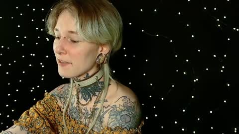 Snapshot of littlespacemouse chatting on 12.19.24 Niki free tg channel with some photos gifs and info about streams online show from 12.19.24