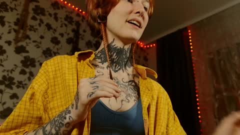 Snapshot of littlespacemouse chatting on 01.31.25 Niki free tg channel with some photos gifs and info about streams online show from 01.31.25