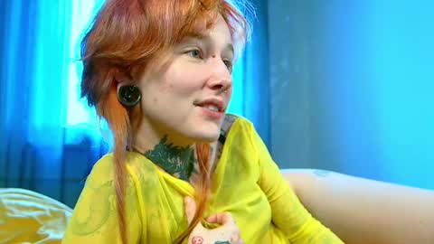Snapshot of littlespacemouse chatting on 02.12.25 Niki free tg channel with some photos gifs and info about streams online show from 02.12.25