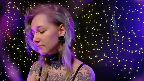 Snapshot of littlespacemouse chatting on 02.12.26 Niki free tg channel with some photos gifs and info about streams online show from 02.12.26