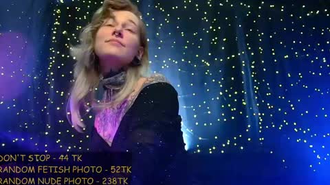 Niki  free tg channel with some photos gifs and info about streams  online show from 05.22.26