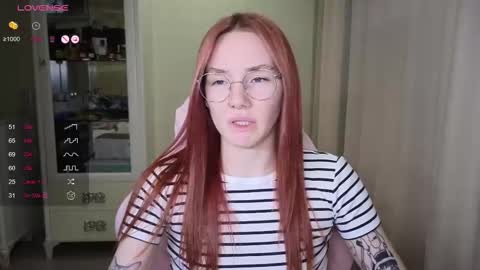 Snapshot of littlevildevil chatting on 10.12.25 Eliana online show from 10.12.25