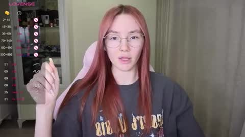 Snapshot of littlevildevil chatting on 10.17.25 Eliana online show from 10.17.25