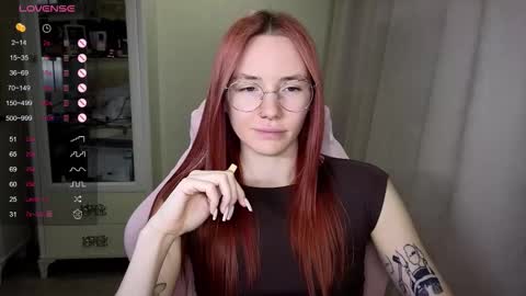 Snapshot of littlevildevil chatting on 10.28.25 Eliana online show from 10.28.25