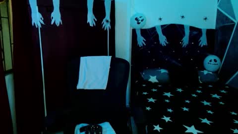 Snapshot of littlextrem chatting on 10.24.25 Eros online show from 10.24.25